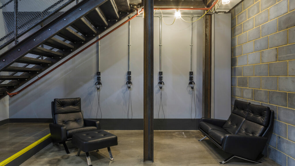 1Rebel London - Phòng tập phong cách quán Bar độc đáo